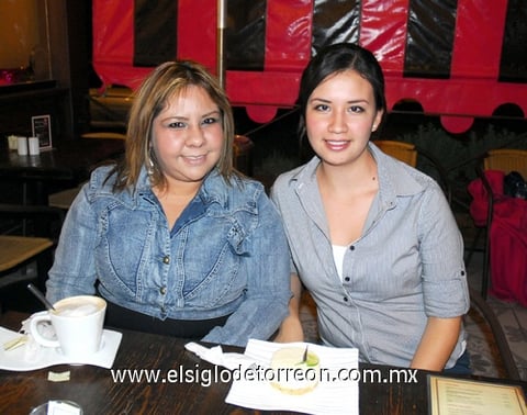 26012012 LAURA  Alvarado y Janeth Carrillo.