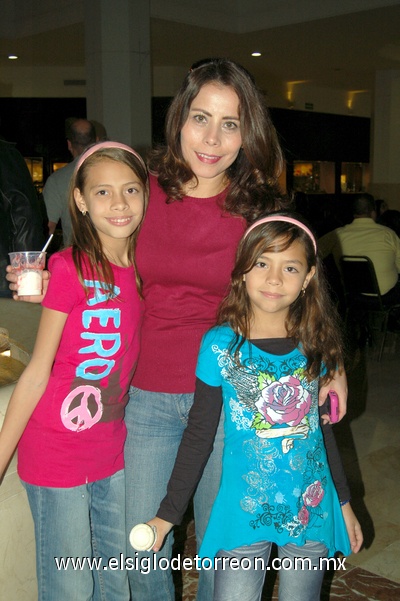 26012012 ALE  López, Tere Monroy e Ivonne López.