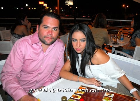 26012012 HUGO  Arredondo y Thalía Ugalde.