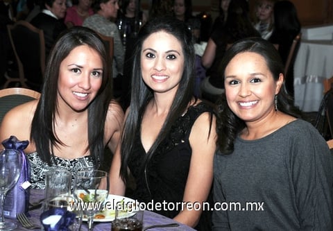 27012012 MAYRA , Laura y Dalia.