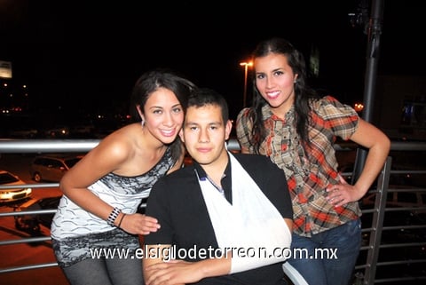 27012012 DANIELA  Treviño, Israel Alvarado y Stephanie Doring.