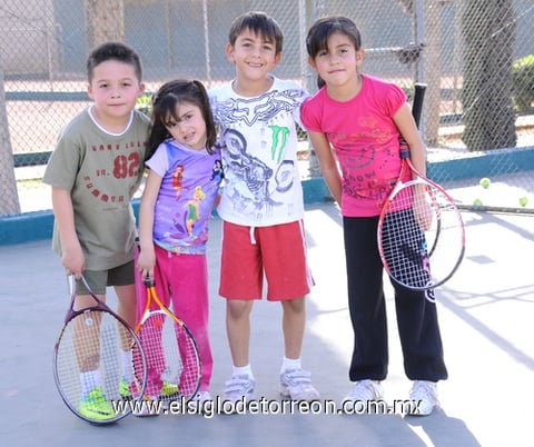 27012012 LEONARDO , Amirita, José y Carolina.