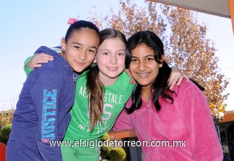 27012012 TRISHA , Aitana y Ana Paula.