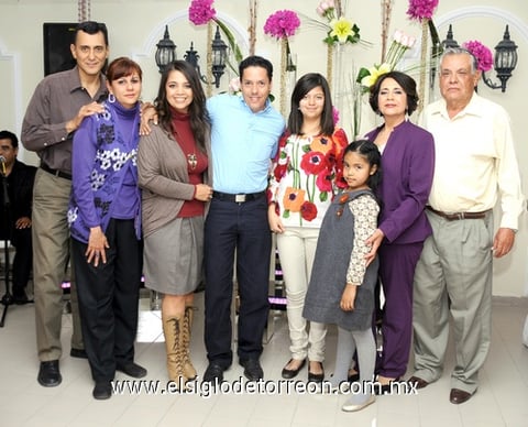 28012012 MARíA EUGENIA  Rodríguez de Gutiérrez celebró su cumpleaños rodeada de sus familiares.