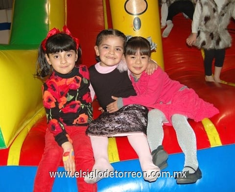 28012012 MAYVANE , Jimena y Regina.