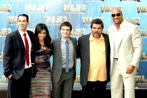 El director Brad Peyton, Vanessa Hudgens,  Josh Hutcherson, Luis Guzmán y el actor y luchador Dwayne Johnson 'The Rock',desfilaron por la alfombra verder de la película 'Viaje 2: La isla misteriosa' en la Ciudad de México.