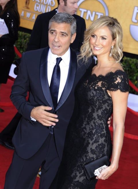 George Clooney llegó acompañado de su novia Stacy Keibler.
