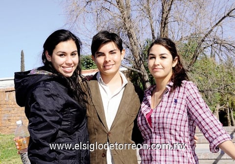 30012012 ZARELI  Niño, Barby Campa y Brenda Mercado.