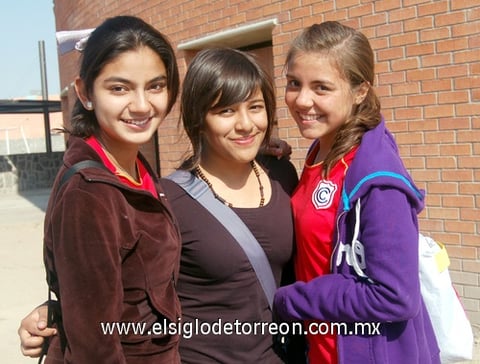 30012012 FRIDA , Gaby y Nadia.
