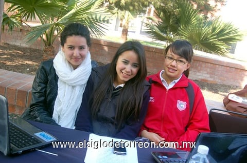 30012012 SANDY , Luisa y Avelaura.