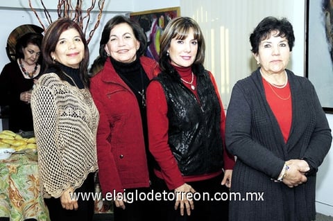 30012012 CHEPIS , Pilar, Gaby y Lucila, se lucieron como anfitrionas.