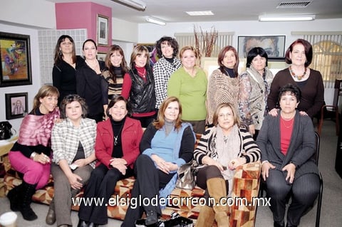 30012012 DAMAS  integrantes del Consejo Lagunero de Jueces en Horticultura y Diseño, durante su reunión.