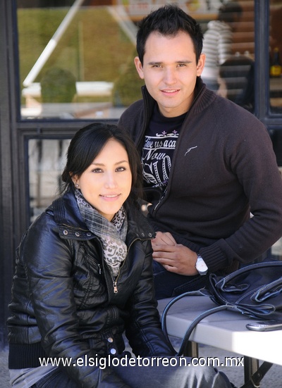 30012012 ALEJANDRA  Pérez y César Aguilar.