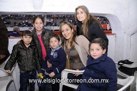 31012012 ANGéLICA  Zarazua e Itzel Alonso con los pequeños Said, Yussef, Reny y Valentina Ganem.