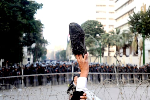 Como si trataran de salir de una pesadilla, los habitantes de Port Said defendieron su carácter pacífico y acusaron a los policías y matones de la trágica muerte de más de 70 personas en el estadio de fútbol local.