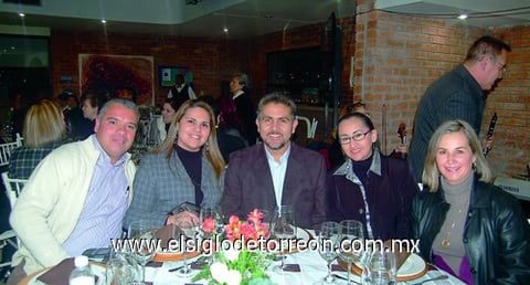 03022012 MIGUEL  Paredes, Lucy de León, José de León, Rosa María de León y María Lorena.