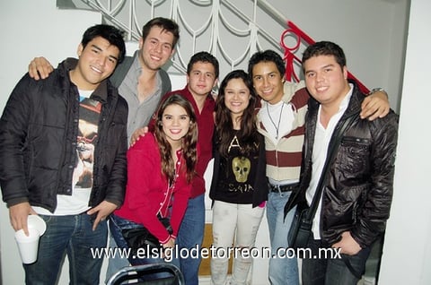 03022012 NOé , Rodolfo, Sonia, Luis, Félix y Memo junto a Azucena Acevedo.