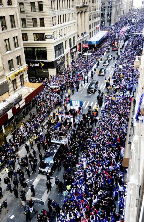 Cerca de un millón de fanáticos se aglomeraron en las calles para dar la bienvenida a su equipo.