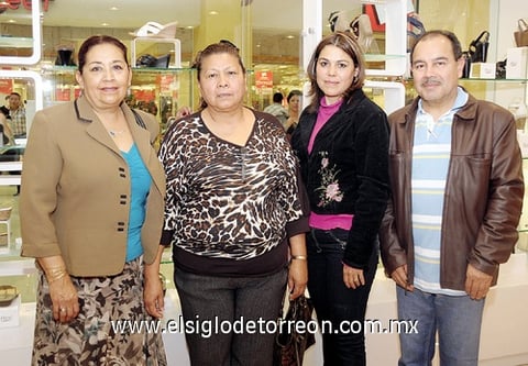 07022012 MARíA  Guadalupe Canales, Florencia Hernández, Rosy Pérez y Pedro Hinojo.