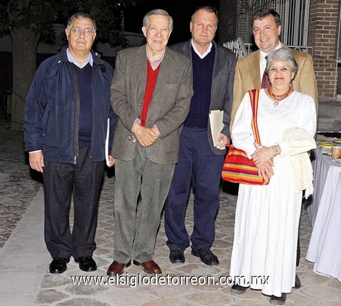 07022012 DR. SERGIO  Corona, don Ramón Iriarte, Federico Sáenz, Gerardo Berlanga y Marisol Sala.