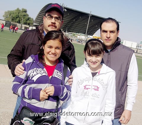 07022012 MIGUEL  y Lorena Macías, Ramón y Kenya Terán.