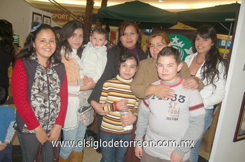08022012 PRISCILLA , Noemí, Aarón, Marcela, Angie, Mayela, Ralph y Eunice.
