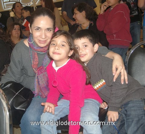 08022012 ROCíO , Victoria y José.