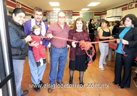 09022012 ALONZO , Jesus, padre Jaime, Daniel, Carmen y Lourdes.