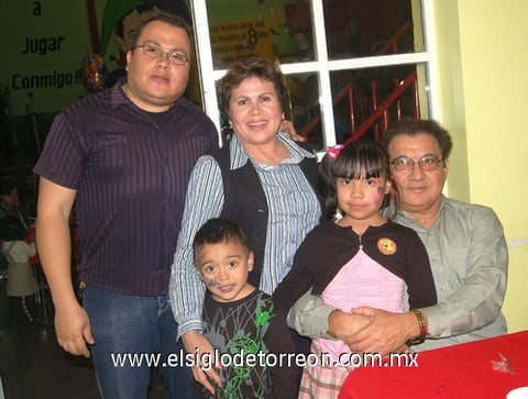 11022012 MIGUEL  Ángel, Cecilia, Luis Ángel, Miguel Ángel y Paola.