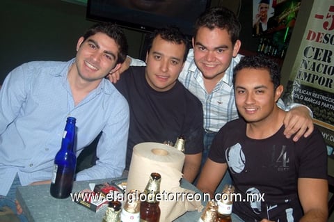 10022012 RENATO , Alejandro, Alan y Eloy.