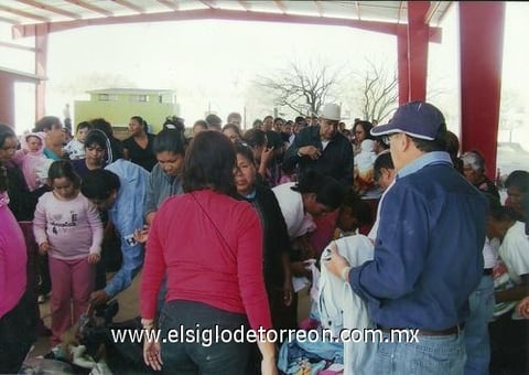 13022012 LOS APOYOS  estuvieron encabezados por el Dr. Jesús Nares Cisneros, Presidente del Club Rotario y Profr. Rodolfo Silva Rosales, Presidente de la Comisión de Apoyos y Servicio a la Comunidad.