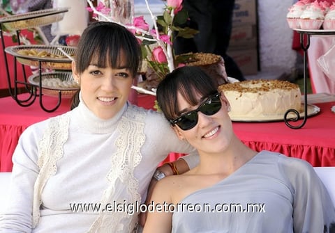 30122011 Julieta de Azuara y Marisela de Assaff. Jorge Román y Lynette Armendáriz. Aliza Bavaquet, Mónica Chávez, Dinora Chávez, Luly de Vera, Paty de Armendáriz, Julieta de Azuara y Marisela de Asaf. Armando, Huicho, Trini, Delmo y Cristian. Dennis y Paola. Ambar Armendáriz.