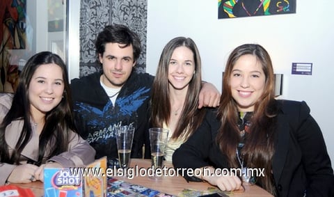 30122011 Cristina, Isabel, Maripily, Mónica, Eri, Toni, Sofía y Paulina. 'The Humble Improve' Artistas Laguneros exponen y rifan sus obras en evento altruista Lorena, Andrés, Astrid y Ángela.