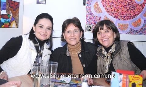 30122011 Vero, Minita y Gabriela. Juan Carlos, Andrea, Mari Jose y Ana Lucía. Donaciano y Miriam.