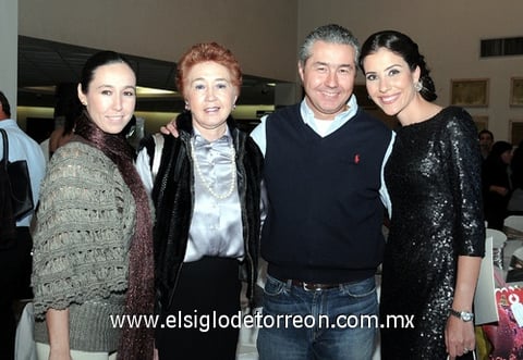 30122011 Anabel, Ana, Yadzia, Areni, Kitzia y Yolanda. Pasarela de joyería Exhiben novedosos diseños  Cristina, Irma, Víctor y Gaby Moreno. Carlos y Ana.