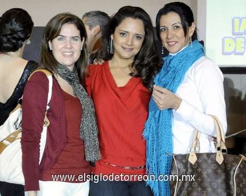30122011 Ana Gaby Segura, Paty Díaz Flores y Norma Díaz.