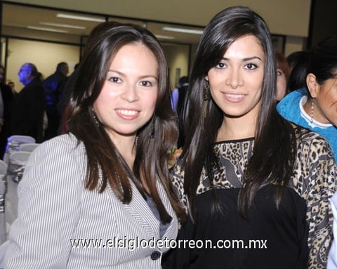 30122011 Ana Sofía y Jaquie. Dianita y Tania. Susana, Marcela y Homero Wong.