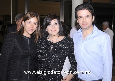 30122011 Ana Sofía y Jaquie. Dianita y Tania. Susana, Marcela y Homero Wong.