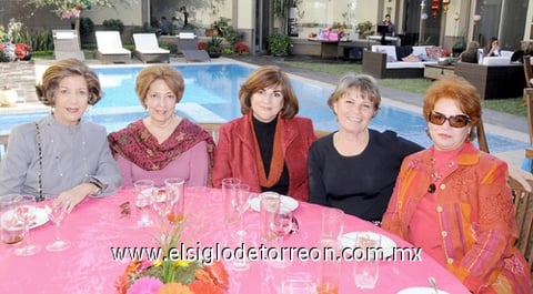 30122011 Josie de Iriarte, María Elena de Fernández, Gabriela Faya, Silvia Villalobos y Margarita Moreno.  La festejada junto a Rosario de González y Margarita.