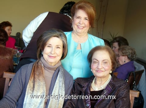 30122011 Josie de Iriarte, María Elena de Fernández, Gabriela Faya, Silvia Villalobos y Margarita Moreno.  La festejada junto a Rosario de González y Margarita.