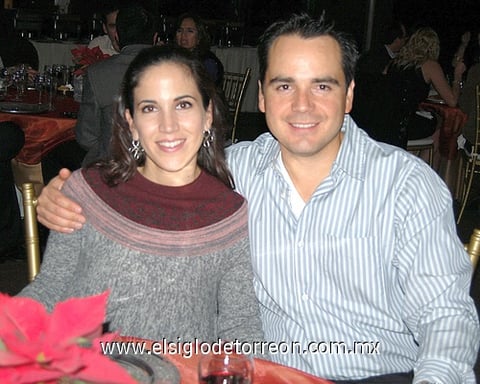 30122011 Ramón y Lizette.  Amigos en posada Disfrutan de alegre velada Elisa y Beto.  Rogelio y Cristy.  Severino y Claudia.