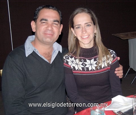 30122011 Ramón y Lizette.  Amigos en posada Disfrutan de alegre velada Elisa y Beto.  Rogelio y Cristy.  Severino y Claudia.