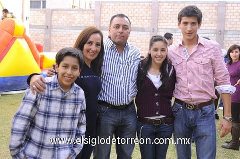 30122011 Irene, Carlos e Irene Torres. Alicia, Arturo, Ángela y Mariana Torres. Familia Muñoz Torres. Valeria, Gerardo y Ale. Jaime y Cristy. María y Dora.