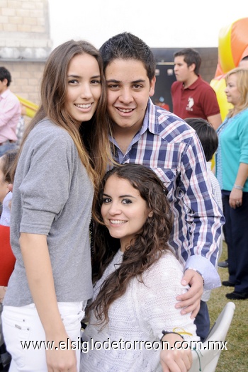 30122011 Irene, Carlos e Irene Torres. Alicia, Arturo, Ángela y Mariana Torres. Familia Muñoz Torres. Valeria, Gerardo y Ale. Jaime y Cristy. María y Dora.