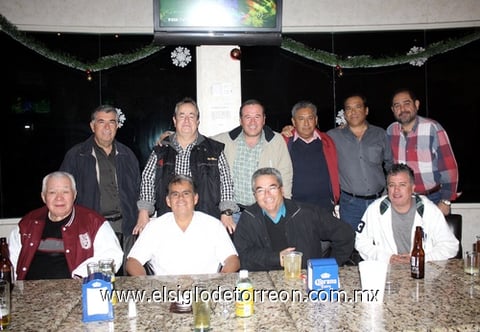 30122011 Juan, Germán, Miguel, Enrique, Sergio, Pedro, Guillermo, Fernando, Antonio y Fernando, convivieron entre amigos.