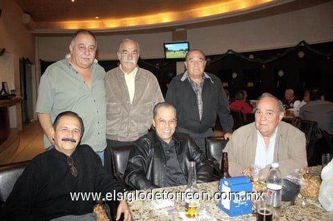 30122011 Pepe Campos, Antonio Chapa, Rafa Ayala, Álvaro Aranda, Karim Darwich y Osvaldo Santibáñez disfrutando de una posada jugando golf. Conviven en el club  durante las fiestas decembrinas Hassan, José Dibildox, Cesario Montalvo, Ricardo Fontecillas, Sergio Martínez y De la Torre.  Fer Tabarez, Hassan Chaúl, Beto Castellanos y Gerardo Kohrs.