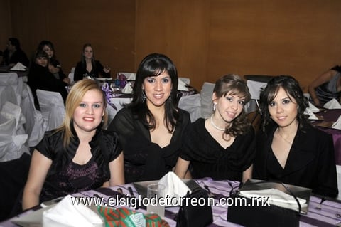 30122011 Gilberto Cordero, Mirna Gómez, José Luis Medrano, Mirna Rodríguez, Isabel Torres y Alejandro García.  Compañeros 
 en posada  Disfrutan de alegre velada  Aurora, José Luis, Natalia, Alejandro, Isabel, Blanca, Mayela, Mirna, Edmundo, Mirna y Gilberto.  Magda López, Cecy Delgado, Gaby Ibarra y Liz Núñez.  Blanca de León y María Elena.