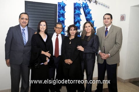 30122011 Gilberto Cordero, Mirna Gómez, José Luis Medrano, Mirna Rodríguez, Isabel Torres y Alejandro García.  Compañeros 
 en posada  Disfrutan de alegre velada  Aurora, José Luis, Natalia, Alejandro, Isabel, Blanca, Mayela, Mirna, Edmundo, Mirna y Gilberto.  Magda López, Cecy Delgado, Gaby Ibarra y Liz Núñez.  Blanca de León y María Elena.