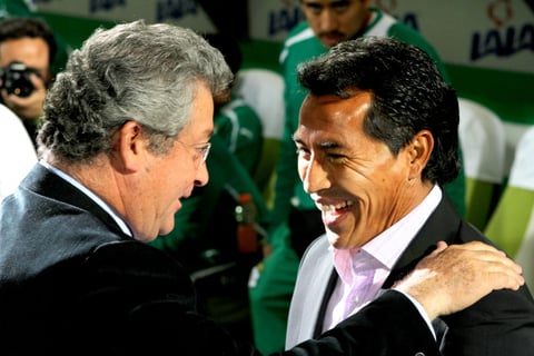 Contento con el desempeño de su equipo, aunque triste por el resultado obtenido, se dijo el técnico santista Banjamín Galindo.