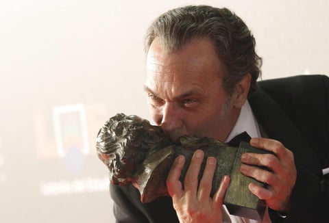 El actor José Coronado tras recibir el Goya a la mejor interpretación masculina protagonista, por su papel en ' 'No habrá paz para los malvados'.